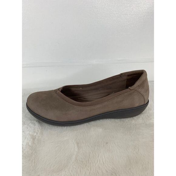 G.H. Bass & Co. Womens Taupe Suede Flats Size 10 - Picture 4 of 10